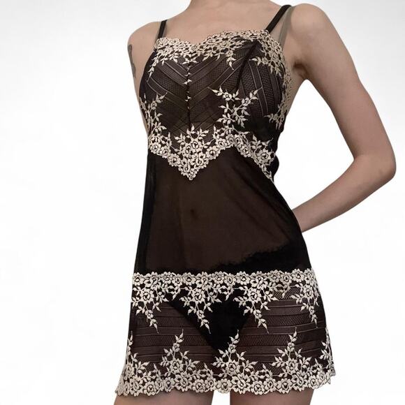Wacoal Embrace Lace Babydoll in Black and White - Picture 5 of 6